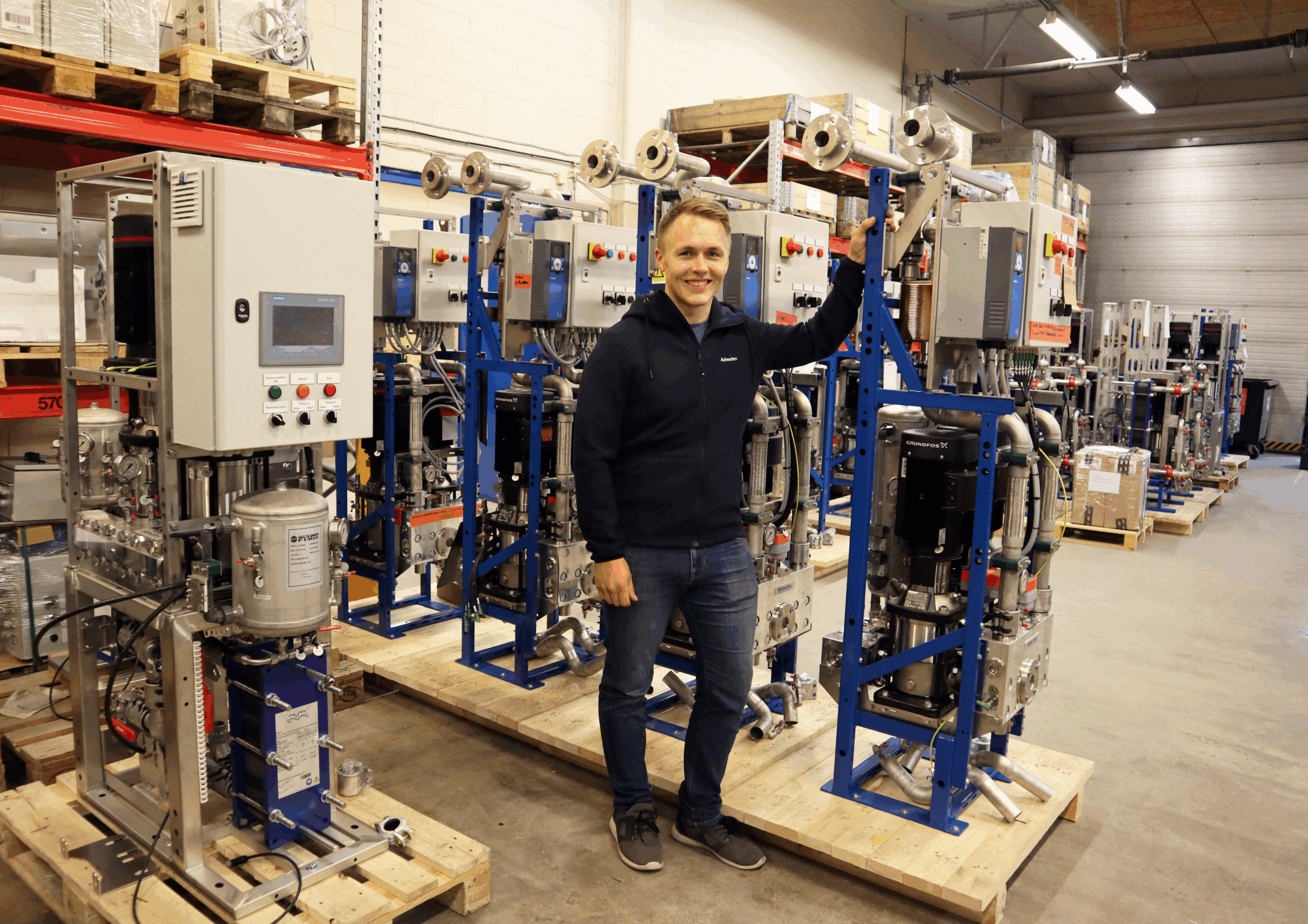 Teemu Alajoki in the assembly hall wit Adwatec water cooling stations