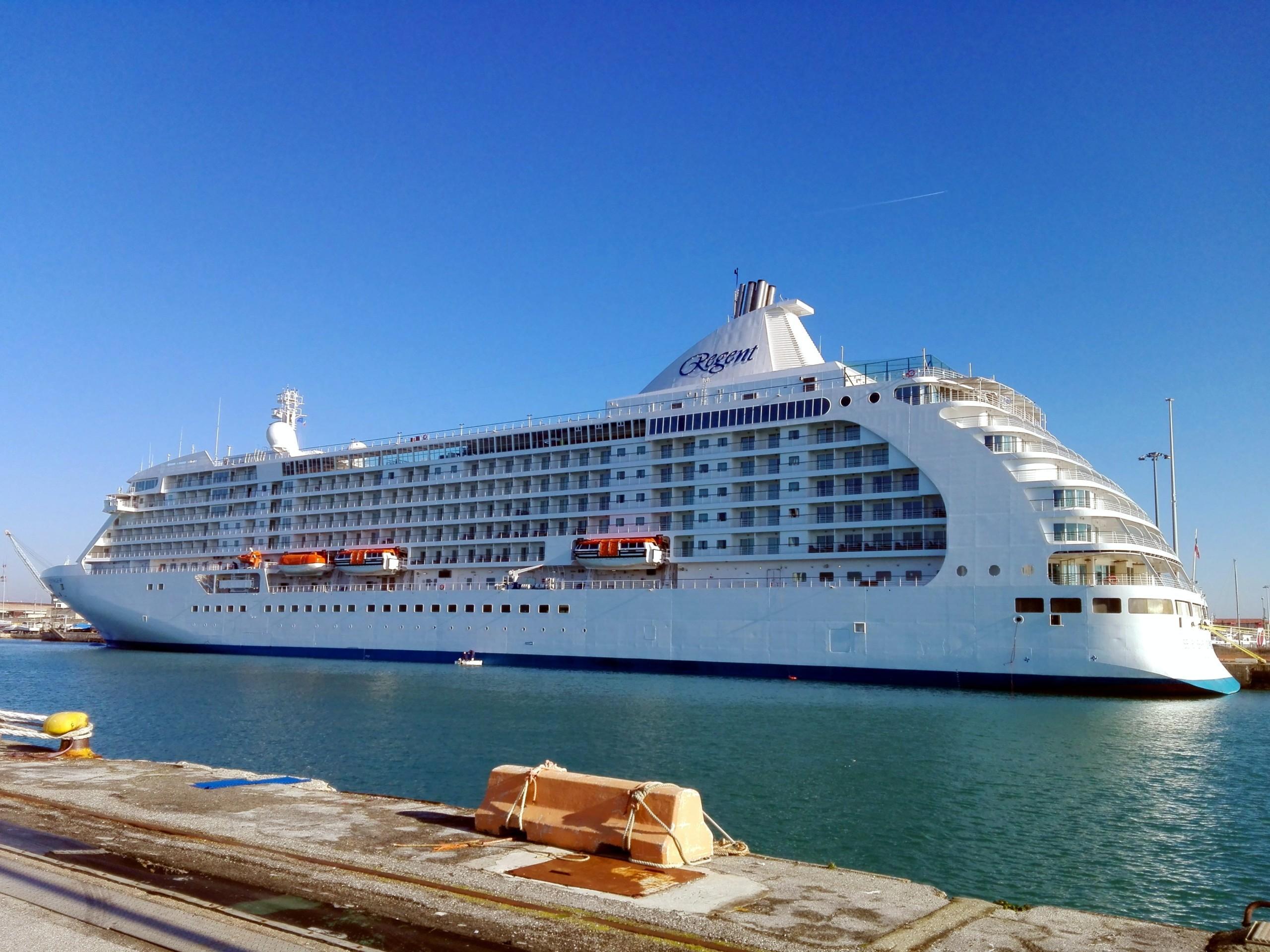 Cruiser ship in harbor